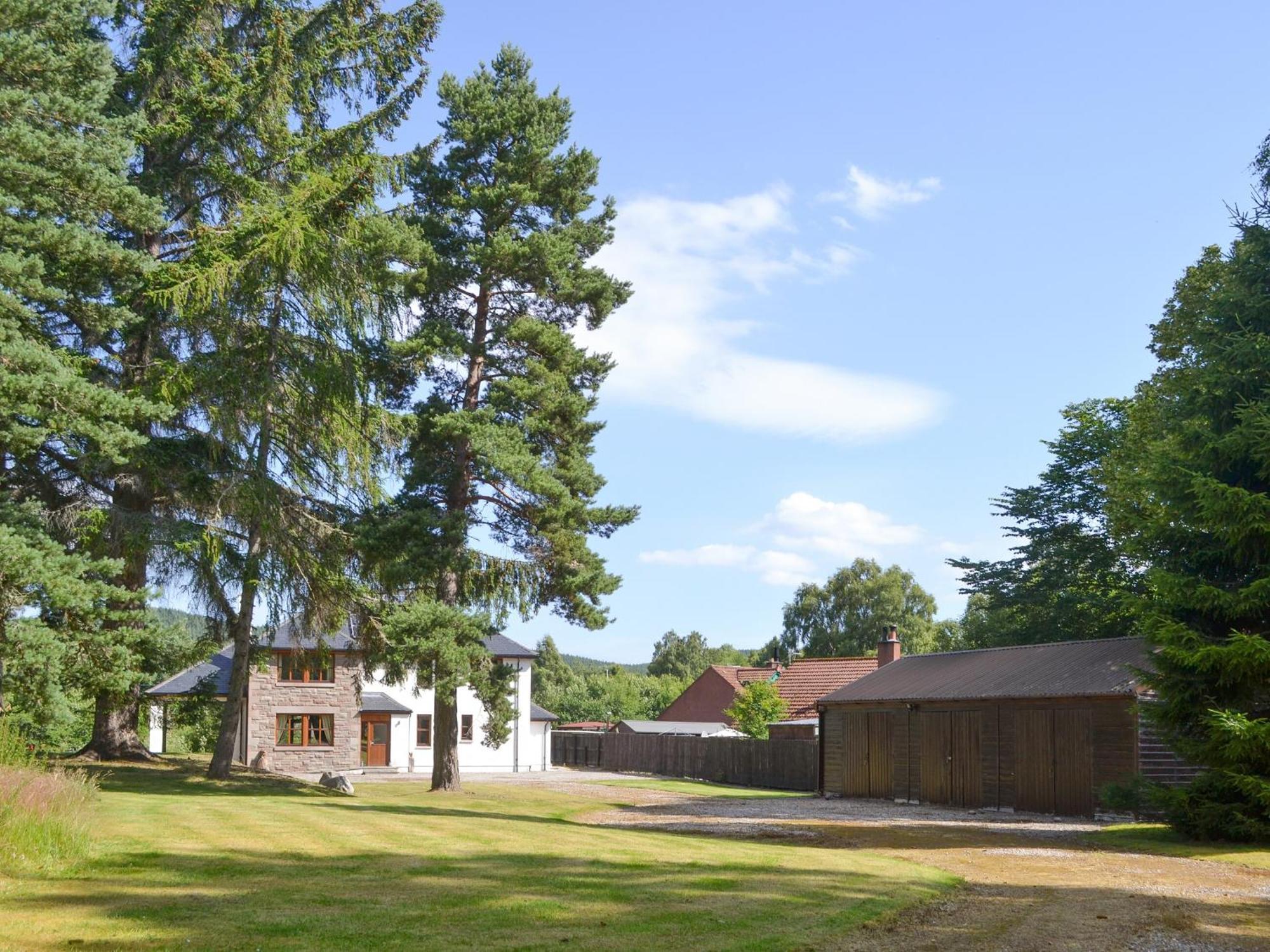 Battanropie Lodge Carrbridge Exterior photo